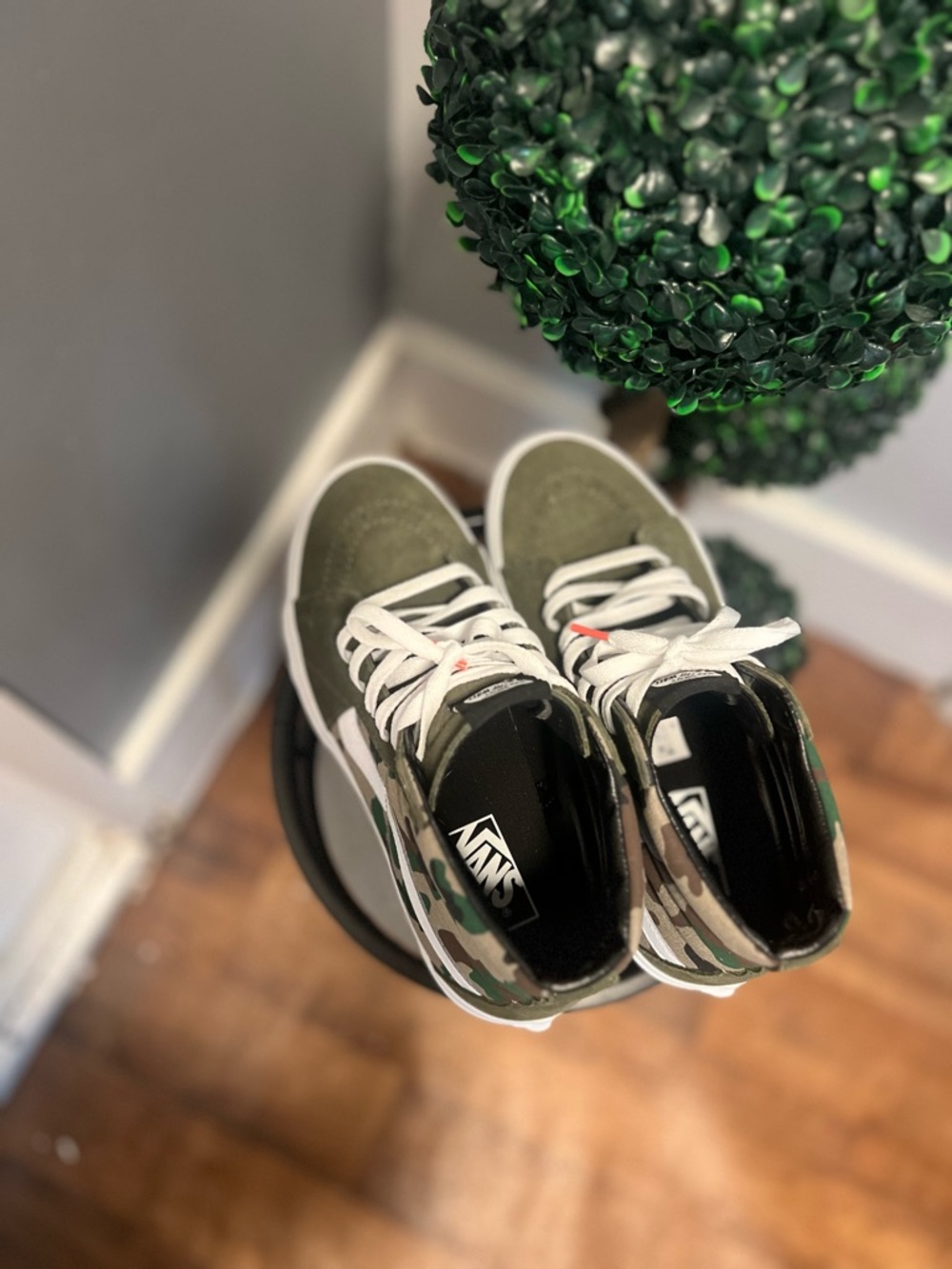 Vans men Sneakers in Olive Green Camo with White Stripe 7.5 men 9 women - Picture 7 of 8